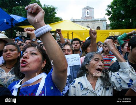 การประท้วงของ Oaxaca Teachers' Strike 2006: การต่อสู้เพื่อสิทธิของครู และการลุกฮือทางสังคมของเม็กซิโก