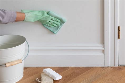 How to Remove Grease from Walls Without Removing Paint: A Culinary Conundrum or a Cleaning Quandary?