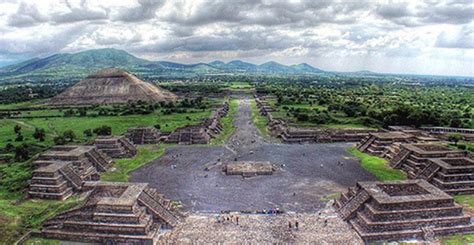 การลุกฮือของชนชั้นแรงงานในเมือง Teotihuacan ยุคฟื้นฟูศาสนาและการขยายตัวทางเมืองของอารยธรรมเมโสอเมริกา